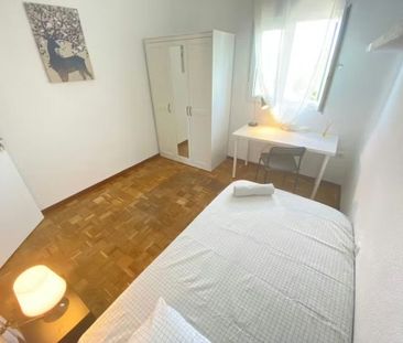 Calle del Hornero, Madrid, Community of Madrid 28019 - Photo 2