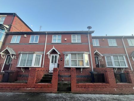 3 bed terraced house to rent in West Street, Southport, PR8 - Photo 2