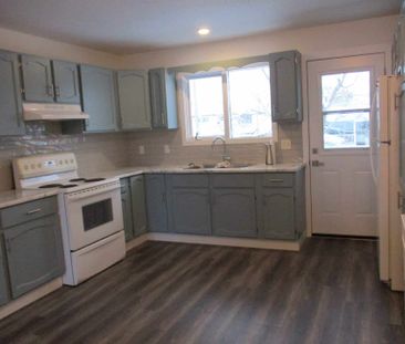 Spacious 3bed 2bath Duplex; Mission – Available April - Photo 5