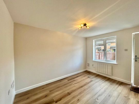 Ashridge, Farnborough, Hampshire, GU14 - Photo 1