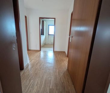 NUR Übergangslösung möbilierungsfreie Wohnung mit Küche - Foto 1