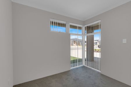 3 x 2 Family Home in Hilbert - Photo 2