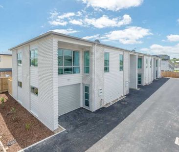 Spacious and sunny, executive, two bedroom apartments. - Photo 6