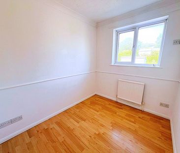 A 2 Bedroom Terraced House Instruction to Let in St Leonards-on-Sea - Photo 4