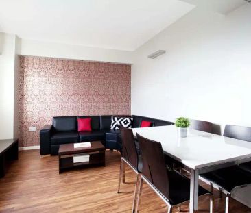 Extra Large Highest Double Ensuite: Three Bed Flat - Photo 3