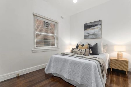 Delightful Deco Charm With Contemporary Edge - Photo 3