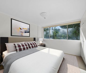 Spacious Two Bedroom Apartment With Lock-Up Garage - Photo 4