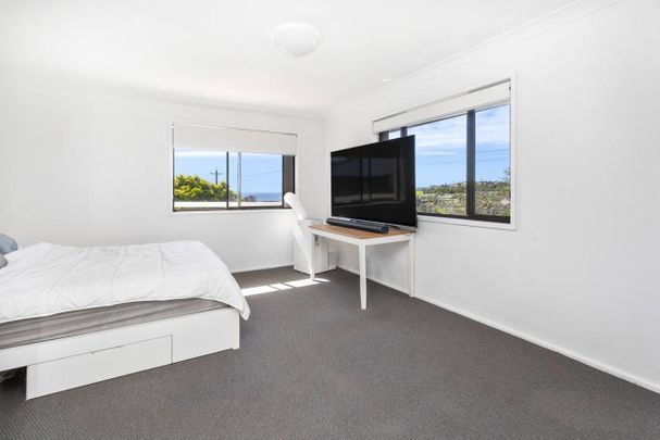 'Sea' Easts Beach - 4 bedroom home & more - Photo 1