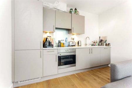 Spacious one bedroom apartment with a large balcony. - Photo 2