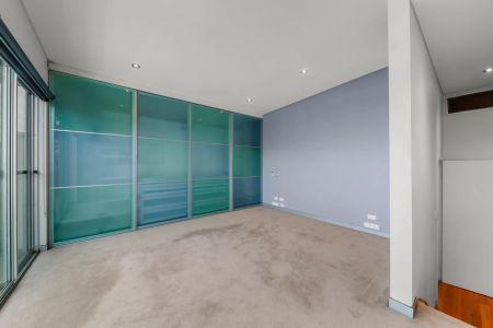 SEEKING 6 MONTH LEASE- Sophisticated Upper-Level Apartment with Double Garage, North-Facing Balcony & Private Sauna - Photo 2