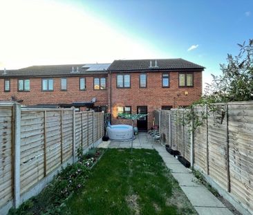 2 bedroom end of terrace house to rent - Photo 2