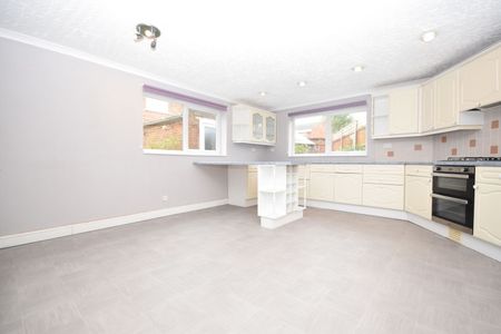 4 bedroom semi detached house to rent, - Photo 2