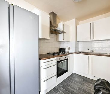 Room in a Shared Flat, Robinson Road, SW17 - Photo 3