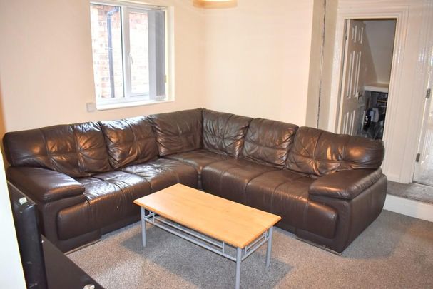 5 bedroom semi-detached house to rent - Photo 1