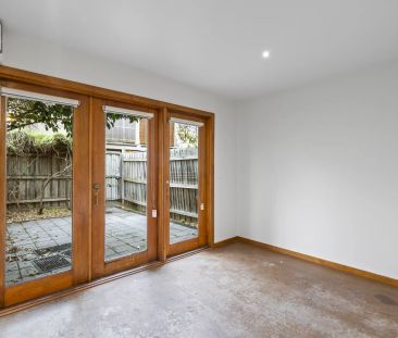 Charming Richmond Living with Private Courtyard - Photo 4