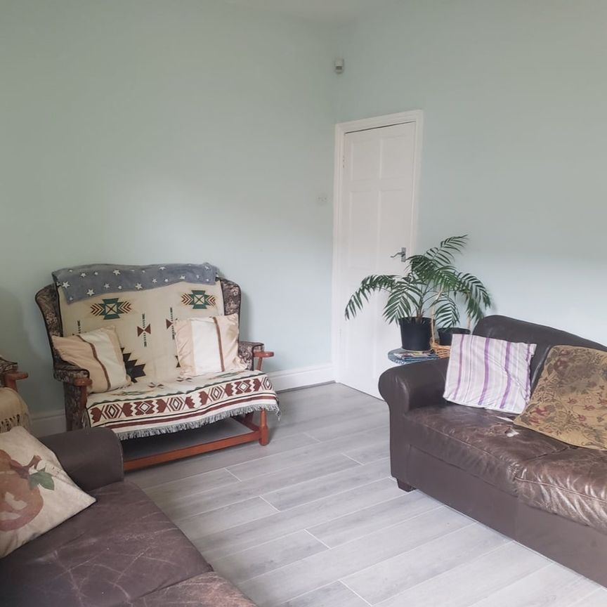Room in a Shared House, Claremont Road, M14 - Photo 1