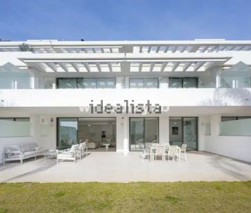 Alquiler de piso en Calle María Zambrano - Photo 1