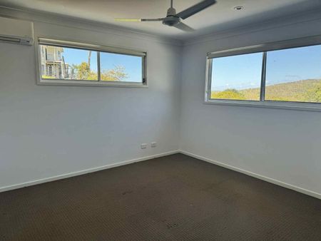 Spacious Two-Storey Family Home – Quiet Location, Modern Comforts - Photo 4
