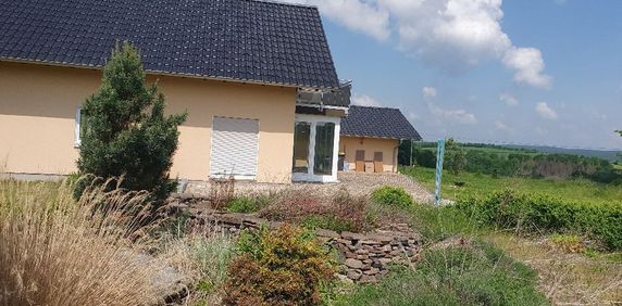 - Niedrigenergie EFH mit Doppelgarage - Photo 2