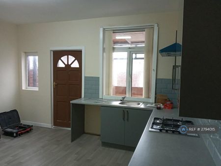 2 bedroom terraced house to rent - Photo 4