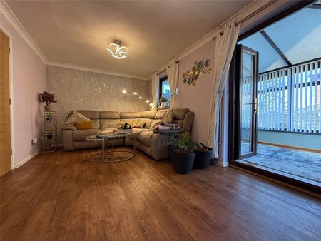 Bruntile Close, Farnborough, Hampshire, GU14 - Photo 3