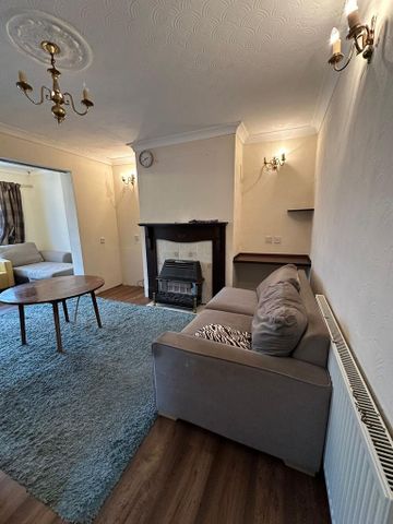 3 bedroom semi-detached house to rent - Photo 4