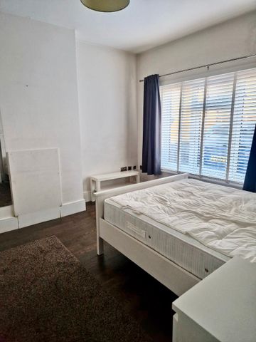 Parsonage Street, London - Photo 2