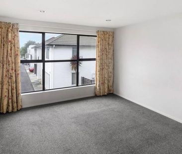 Two story home! - Photo 6