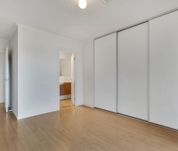 Beautiful Townhouse Overlooking Park! - Photo 4