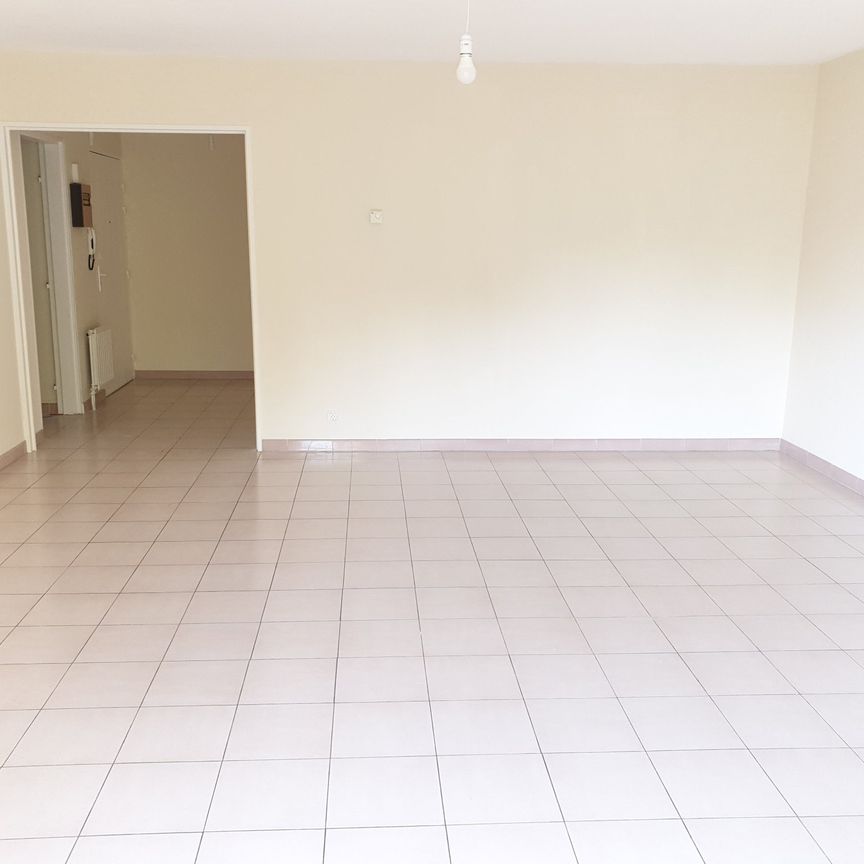 Location Appartement 3 pièces 82m² MARSEILLE 8ème - Photo 1