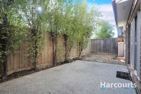 Spacious Stunning Townhouse! - Photo 2