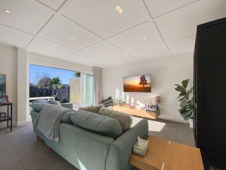Welcome home to 81 Endeavour Street - Photo 4