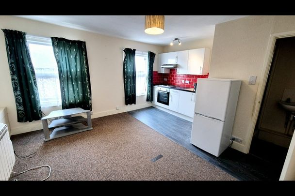 1 Bed Flat, Bedford Road, RG1 - Photo 1
