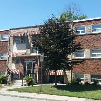 Spacious 2 Bedroom Apartment by McMaster University - Photo 3