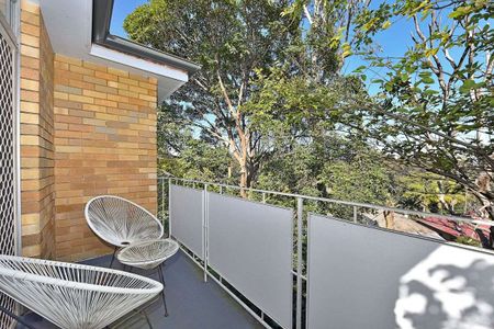 Sun filled apartment with covered tandem car space - Photo 5