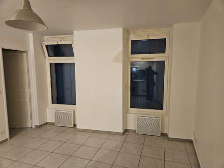 Aubagne, Appartement de type 2 en plein coeur du centre ville - Photo 2