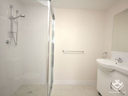 Modern & Spacious Two-Bedroom Apartment in Mount Gravatt East - Photo 5