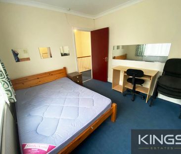 5 bedroom semi-detached house to rent - Photo 4