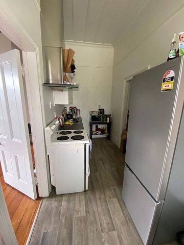 Bright & Spacious 1-Bedroom – Internet Included - Photo 3