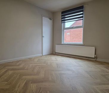 3 bedroom flat to rent - Photo 6