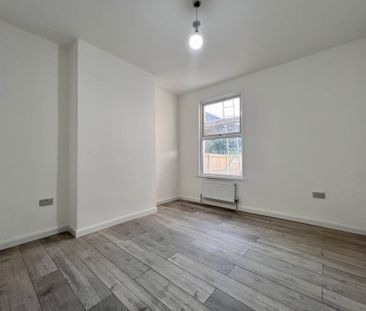 Guide Price £1,850 pcm - Available Now - Unfurnished - Photo 5