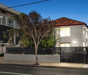 Register To Inspect // Stylish 2-Bedroom Apartment - Photo 5