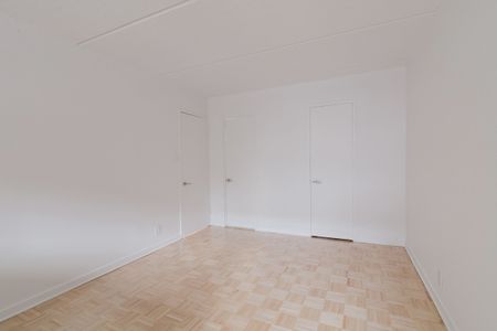 4800 Maisonneuve Blvd W - Photo 3