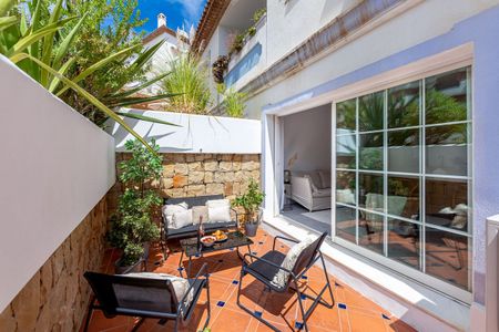 Apartment in Nueva Andalucía, Costa del Sol - Photo 5