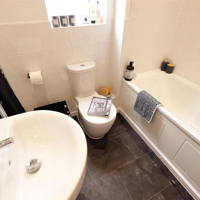 3 bedroom semi-detached house to rent - Photo 1