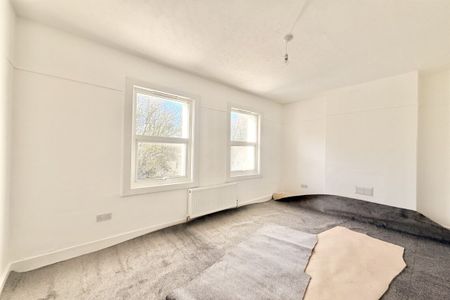 2 bed House Brickfield Cottages, SS4 - Photo 3