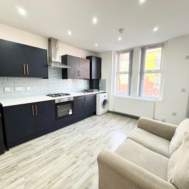 3 bedroom terraced house to rent - Photo 1