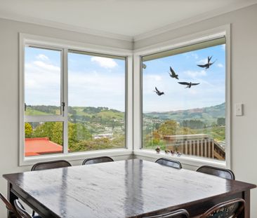 A home of elegance, ease and true tranqulity - Photo 3