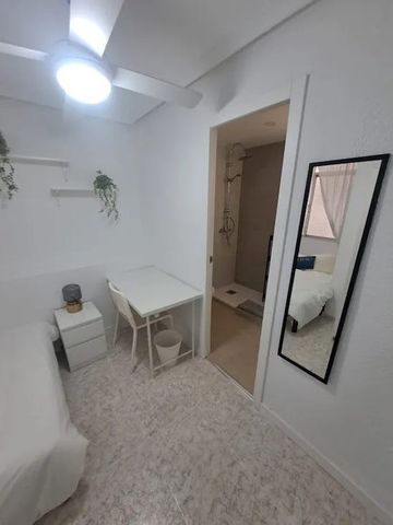 Avenida Blasco Ibáñez, Paterna, Valencian Community 46980 - Photo 5