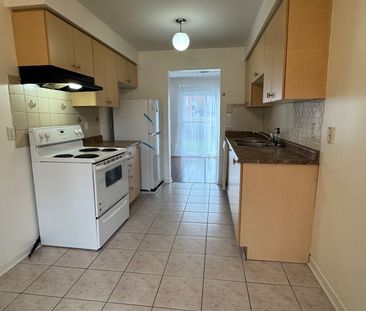 For Lease - 830 Avonshire Court Unit# Upper and main, Mississauga, ... - Photo 4
